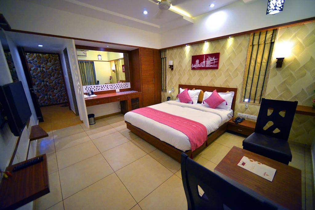 The Grand Imperial Hotel Morbi Dış mekan fotoğraf