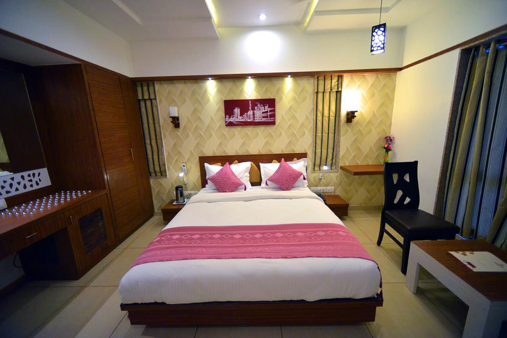 The Grand Imperial Hotel Morbi Dış mekan fotoğraf